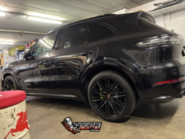 🔥🔥Porsche Cayenne van 2018 voorzien van Neon Green Remklauwen🔥🔥