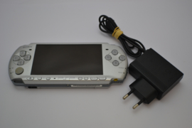 PSP Slim 3004 Mystic Silver' incl.  8GB Memory Stick