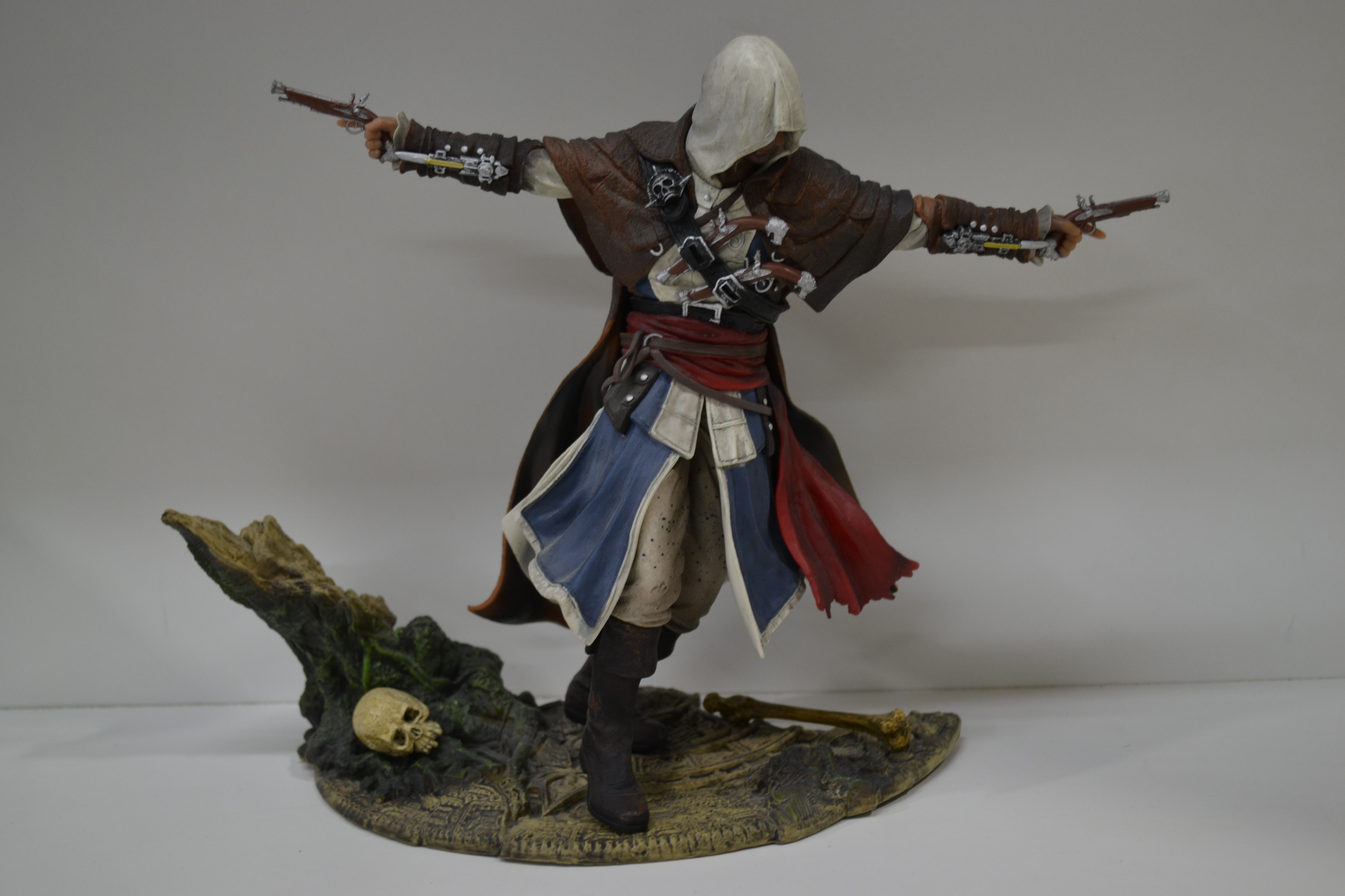 Assassin's Creed IV : Black Flag - Figurine Edward Kenway, The Assassin Pirate