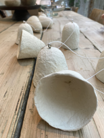 SLINGER BELLS VAN AFVALPAPIER