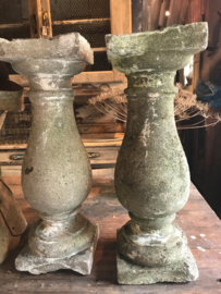 2 OUDE BALUSTERS