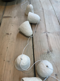 SLINGER BELLS VAN AFVALPAPIER