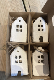 HUISJE VAN PAIER MACHE