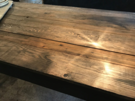 Stoere tafel met mooi houten blad/ verkocht