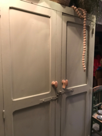 PRACHTIGE KAST IN ZACHTGROEN KALKVERF/verkocht