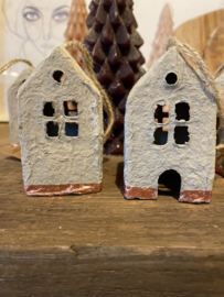 HUISJE VAN PAIER MACHE