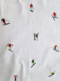 Theedoek met mini skiërs - print 50 x 70 cm
