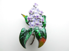 Broche met paarse bloemetjes