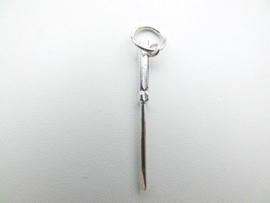 Zilveren schroevendraaier hanger.