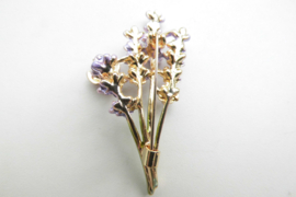 Broche lieveheersbeestje op lavendel.