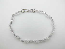 Zilveren doorzichtige kralen bracelet.