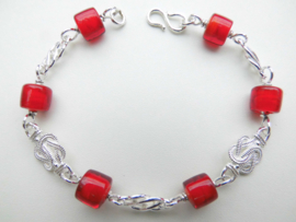 Zilveren mattenklopper payet rode ingi boca kralen bracelet.