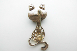 Broche kat.