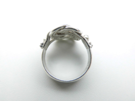 Zilveren mattenklopper ring.