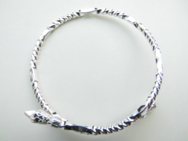 Zilveren armband drakenscheen met roosknop.