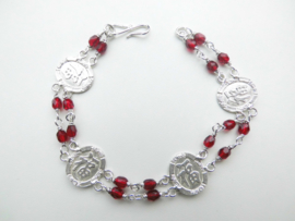 Zilveren chinees karakter "geluk" rode kralen bracelet.