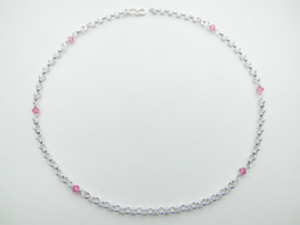 Zilveren baby lontai ketting met roze kralen.