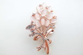 Broche Rosé Beauty.