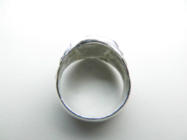 Zilveren  mattenklopper ring.