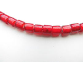 Rode ingi boca kralen bracelet met zilveren sluiting.