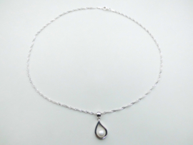 Zilveren singapore ketting met synth. parel hanger.