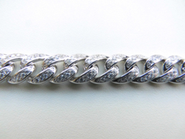 Zilveren cuban bracelet vol gezet met zirkonia steentjes.