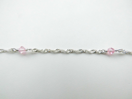 Zilveren baby singapore ketting met roze kraaltjes.