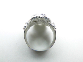 Zilveren mattenklopper ring met piet-piet.