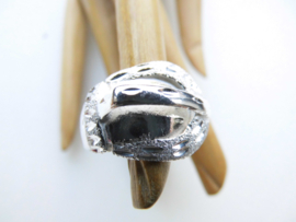 Zilveren grote gesp ring met diamond cut.