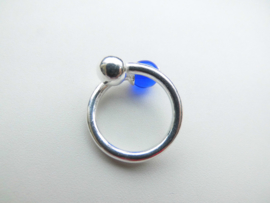 Zilveren blauwe kraal-bal boei ring. (overlap)