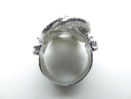 Zilveren grote mattenklopper ring met diamond cut.