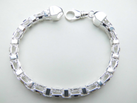 Zilveren bracelet.