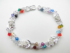 Zilveren roosjes regenboog kralen bracelet.