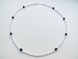 Zilveren tarate ketting met zwarte kralen. (60 cm)