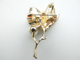Broche oranje/witte bloem met synth. parel.