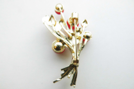 Broche rode bollen boeket.