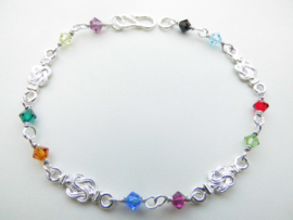 Zilveren mattenkloppertjes regenboog kleuren kralen bracelet.