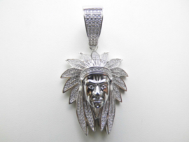 Zilveren indiaan gezicht hanger vol gezet met zirkonia steentjes.