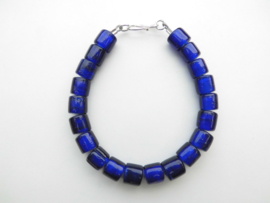 Blauwe ingi boca kralen bracelet met zilveren sluiting.