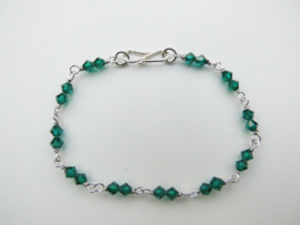 Zilveren groene kralen bracelet.