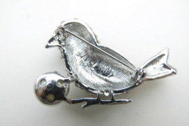 Broche rood/geel vogeltje met synth. pareltje.