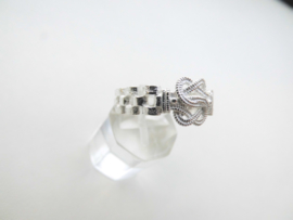 Zilveren mattenklopper  ring.