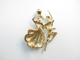 Broche tango dance.