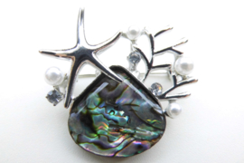 Broche zeester parelmoer met synth. parels.
