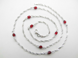 Zilveren rode kleuren kralen singapore ketting. (60 cm)