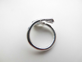 Zilveren vuist-vuist boei ring. (overlap)