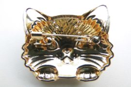 Broche kitten.