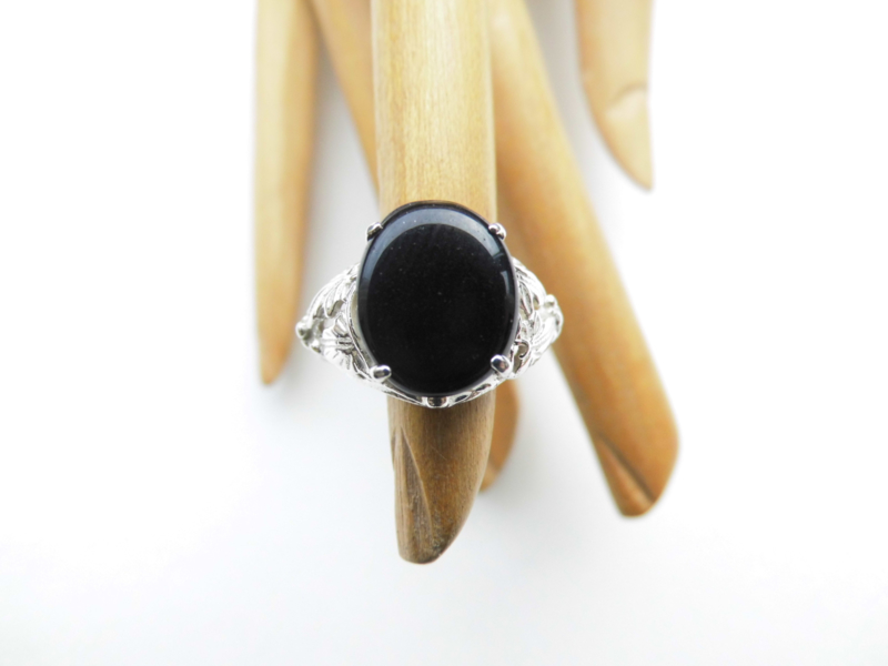 Zilveren zwarte steen dames ring. | Ringen | brochewebshop.nl