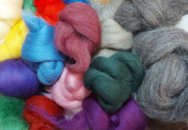 250 gram restanten lontwol - kleur en ongeverfd