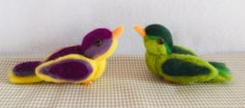 Twee vogeltjes - variant groen/geel/paars - compleet met werkbeschrijving en alle materialen (1 ster)